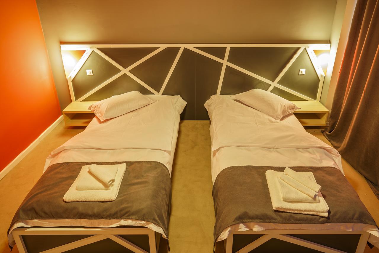 Net Hotel Piteszti Zewnętrze zdjęcie