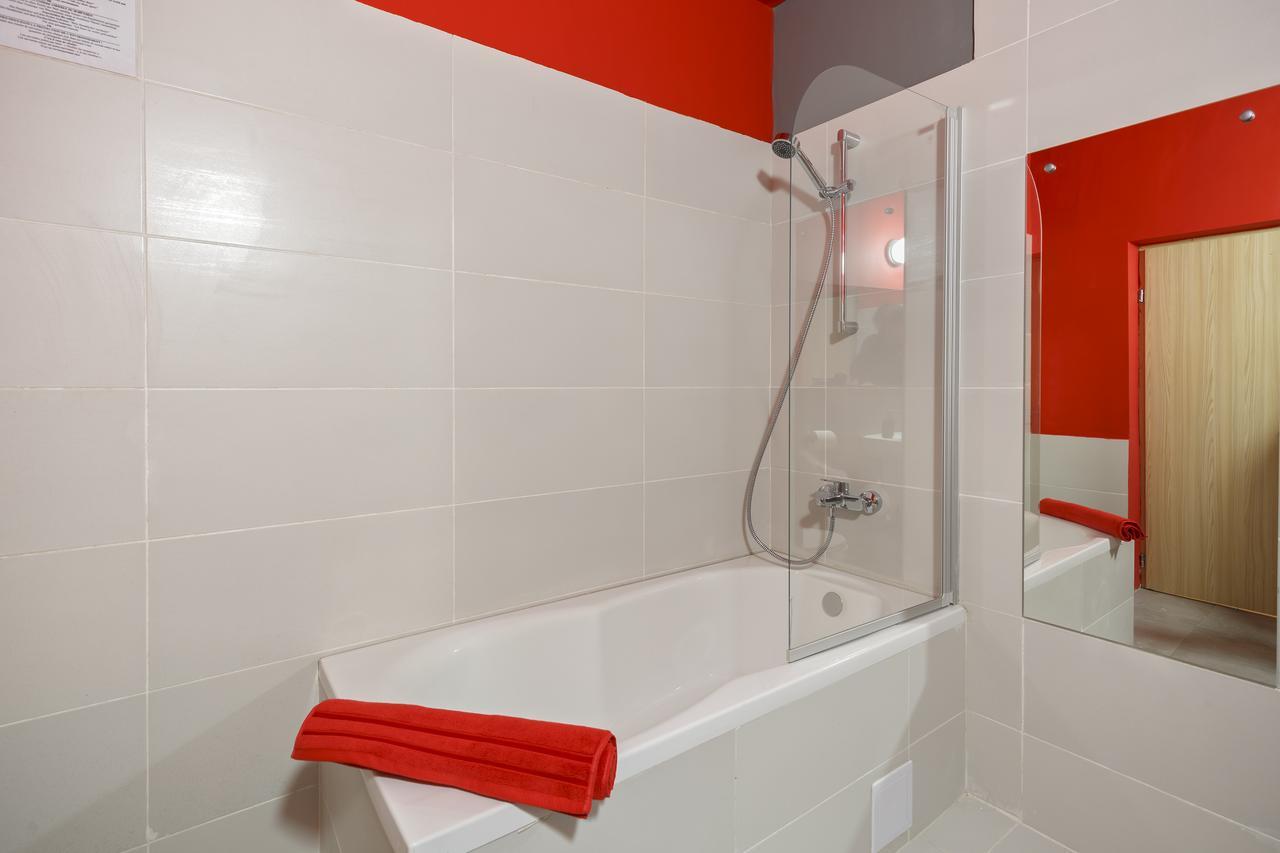 Net Hotel Piteszti Zewnętrze zdjęcie