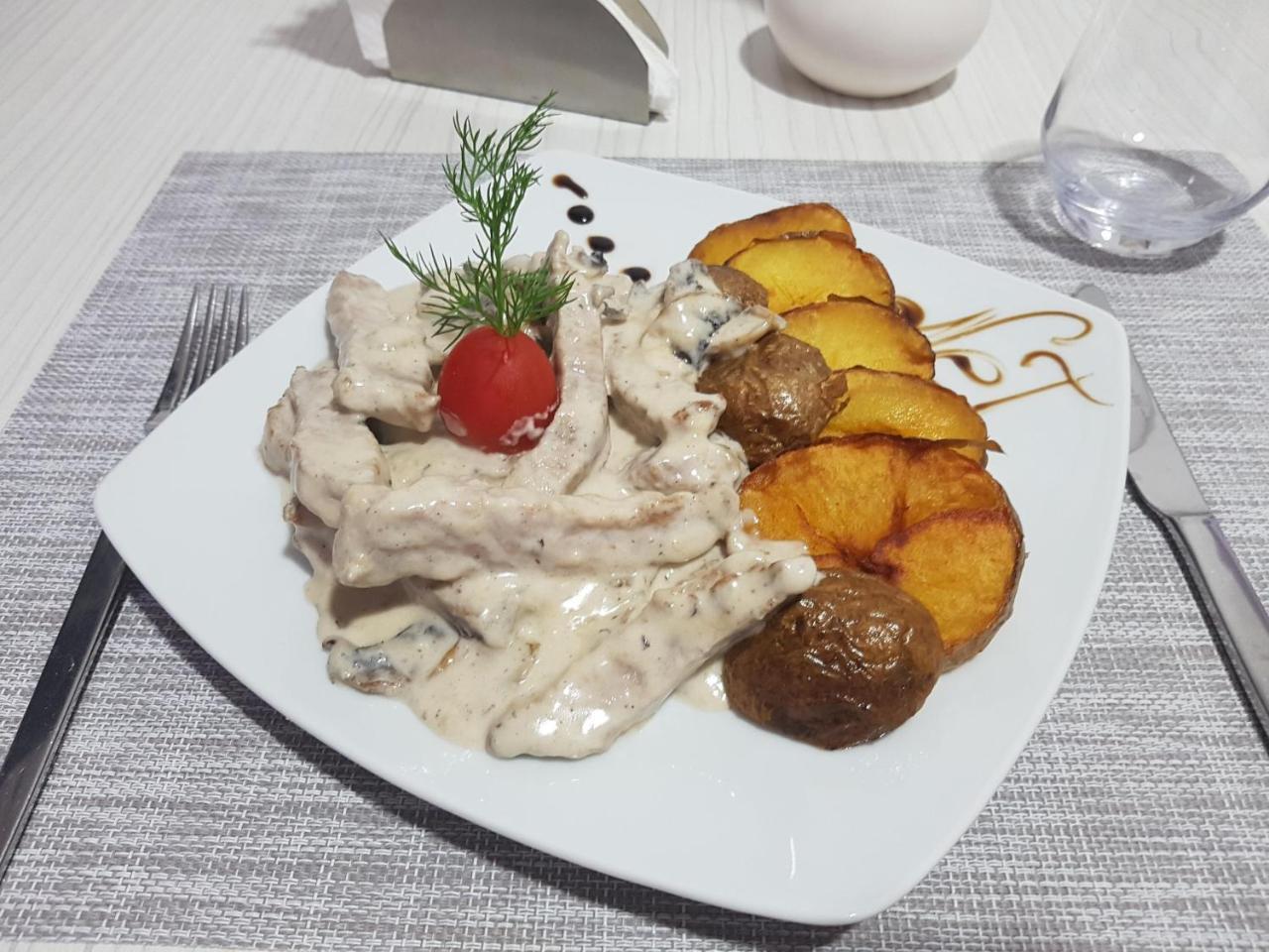Net Hotel Piteszti Zewnętrze zdjęcie